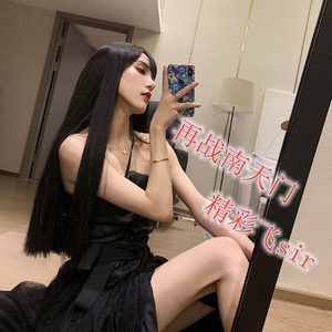 骚娘们扣屄自慰
